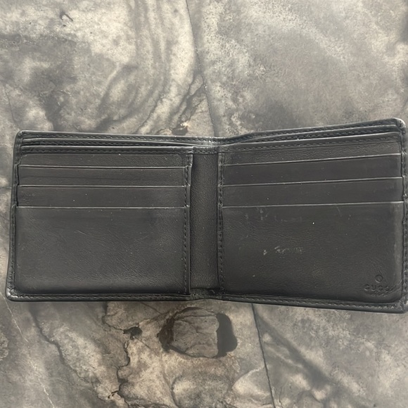 Gucci Embossed Wallet - Picture 8 of 8